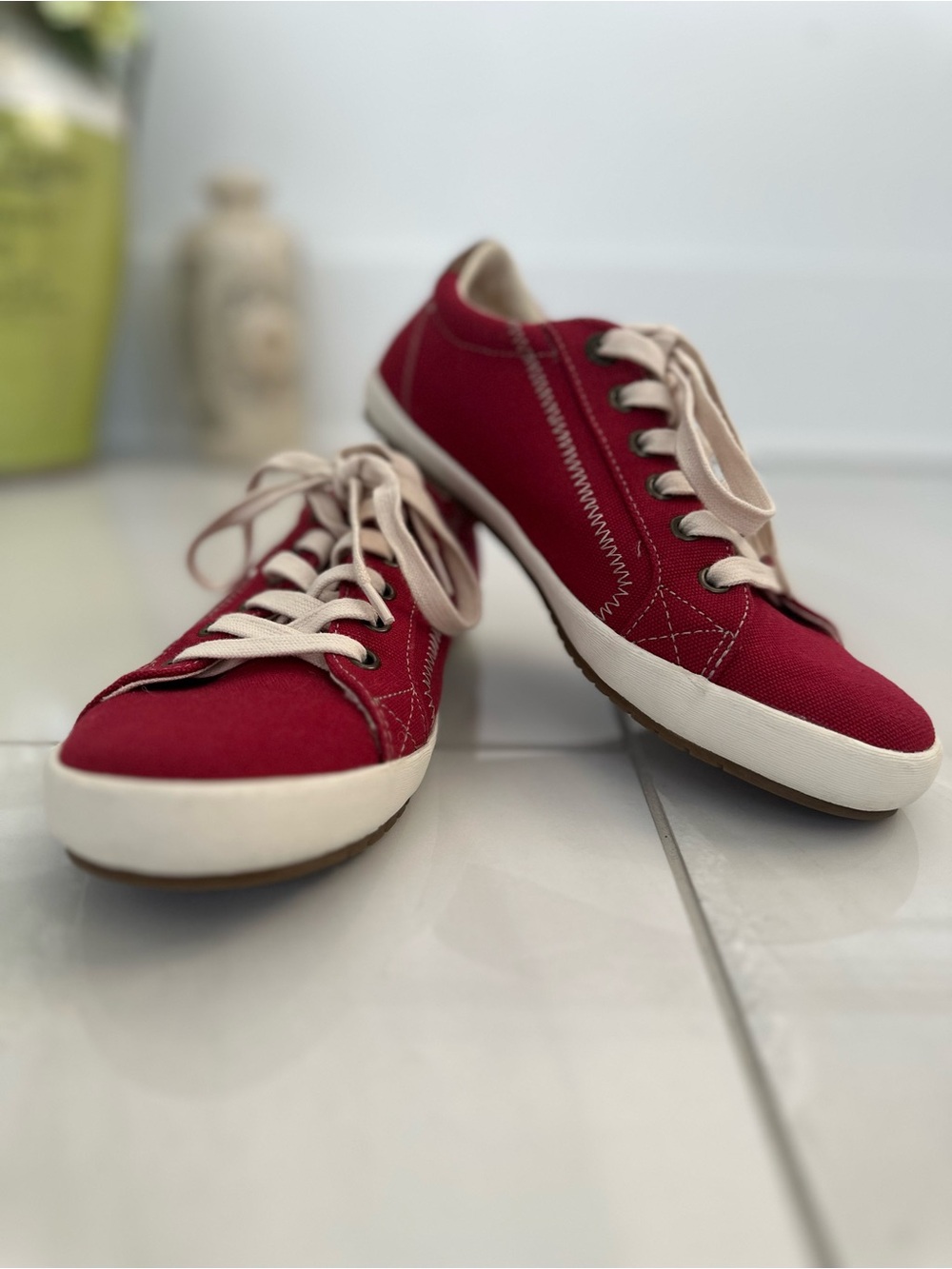 Women's Taos Star Burst Athletic & Training Shoes – Red Canvas – Size 8.5